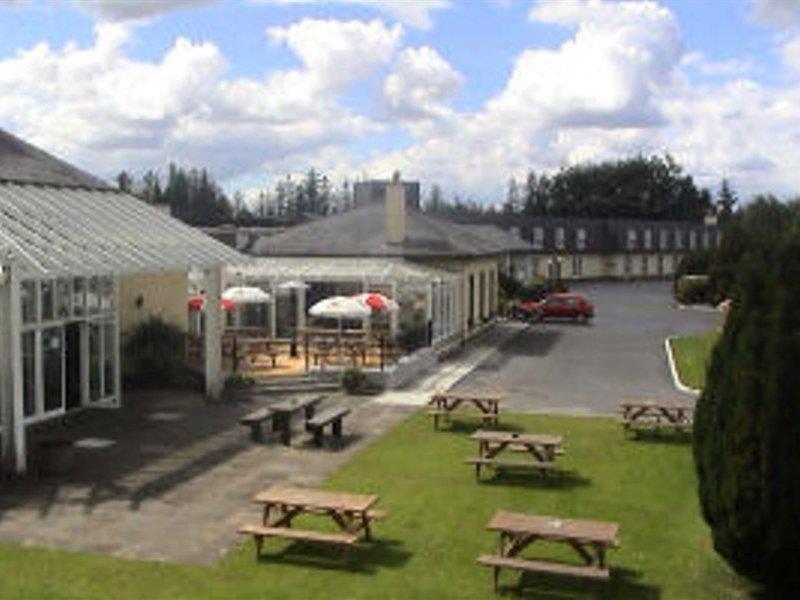 Connemara Gateway Hotel Oughterard Exterior foto